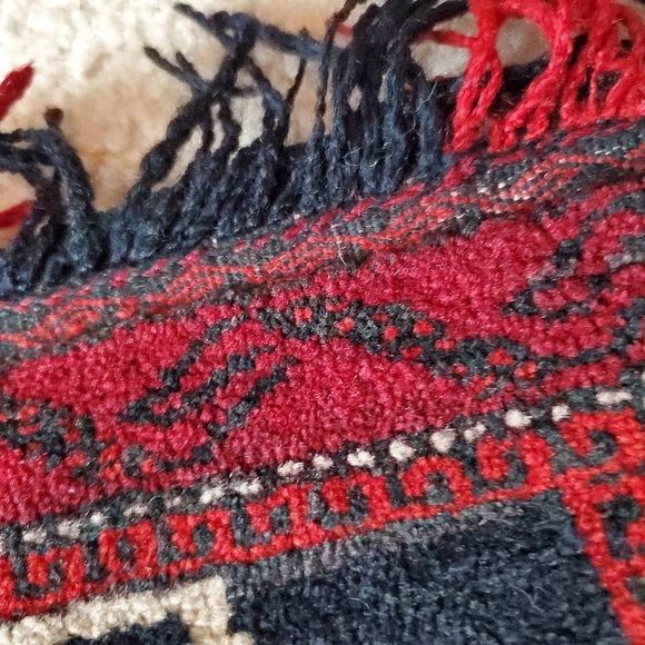 Indigenous Vintage Red and Black Carpet Women's Shoulder Bag - Picture 3 of 11